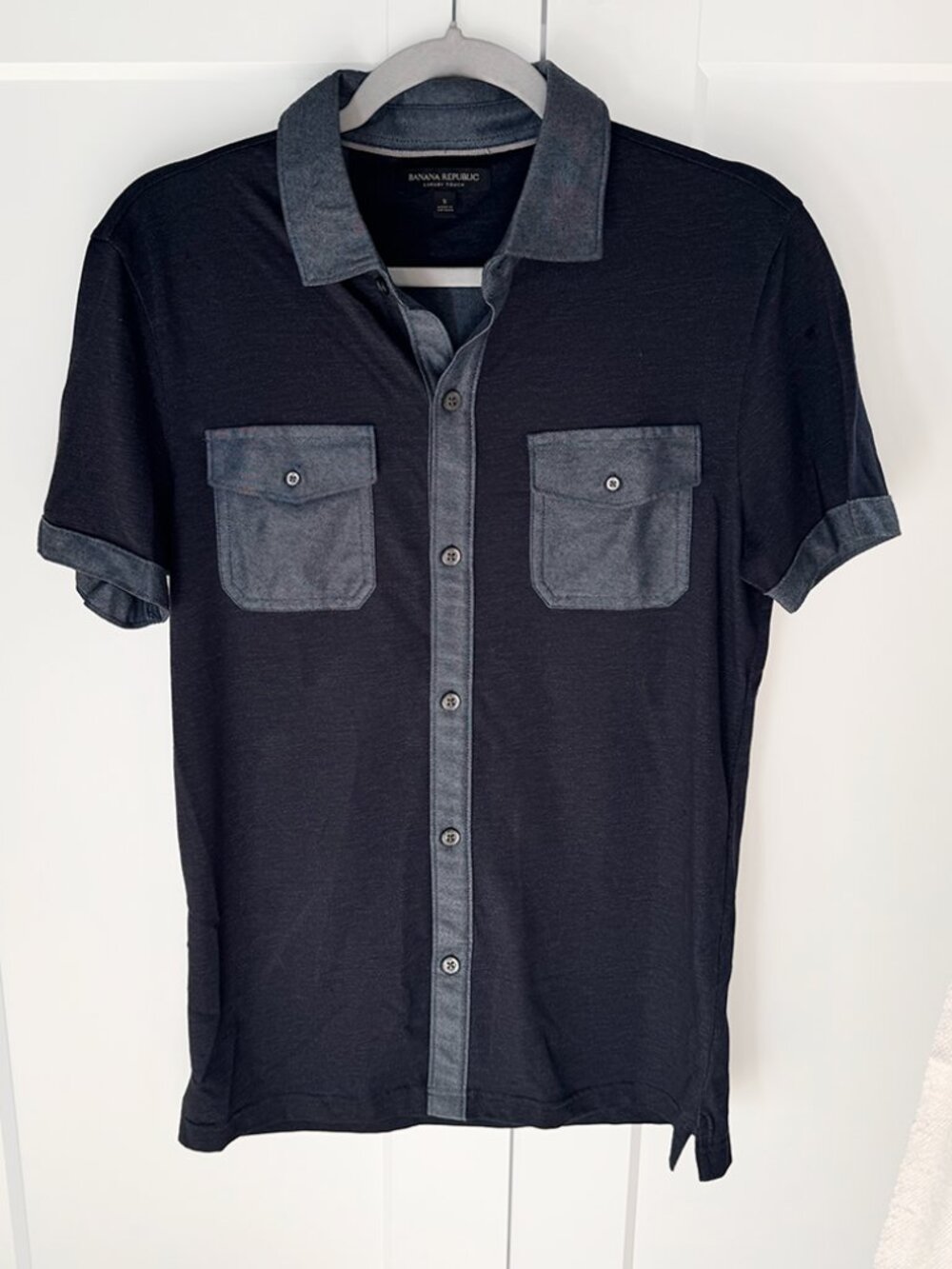 Banana Republic Luxury Touch Short Sleeve Button Down Shirt, Small